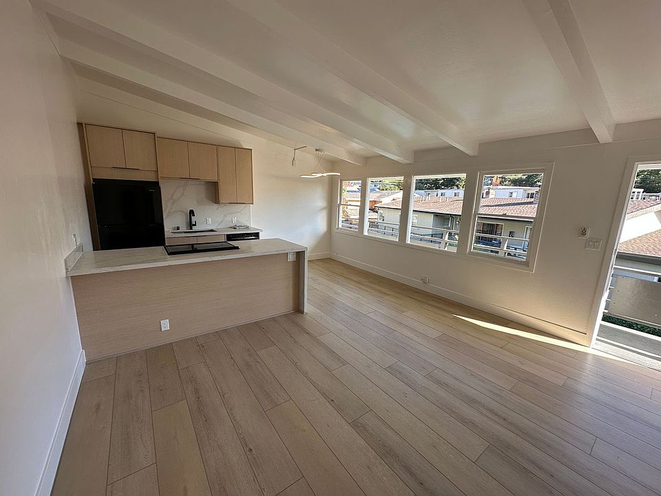 1st image of 1030 Redwood Hwy #9