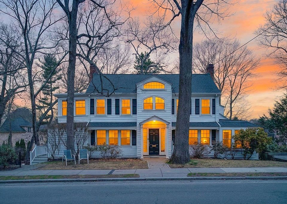 1st image of 575 Chestnut St