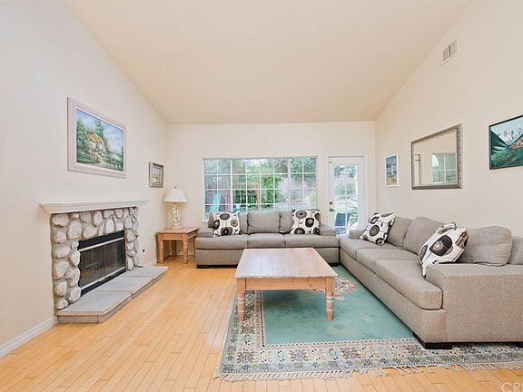 3rd image of 27216 Branbury Ct