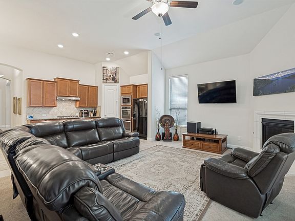 5th image of 2810 Green Circle Dr