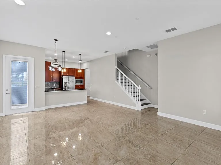 13775 Benavente Ave — Photo 5
