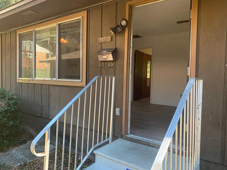 910 Splendor Rd — Photo 2