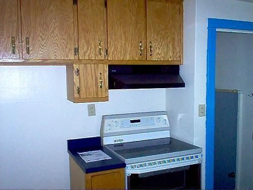 4th image of 515 W 11th St