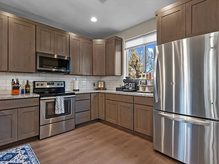 1411 E Komenda Way — Photo 10