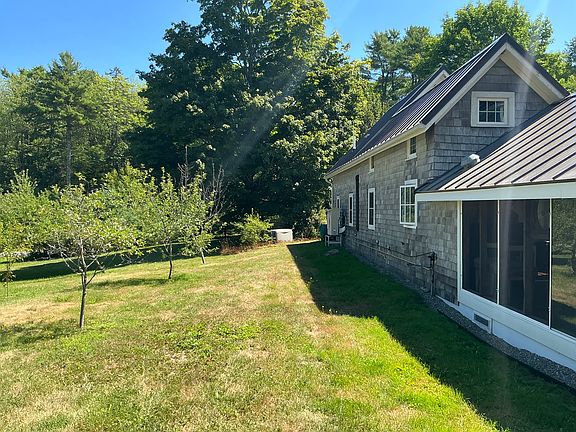 2nd image of 536 Cundys Harbor Rd