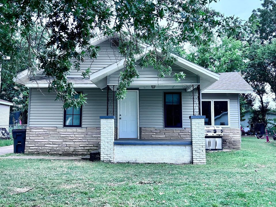 1st image of 1016 E 2nd St