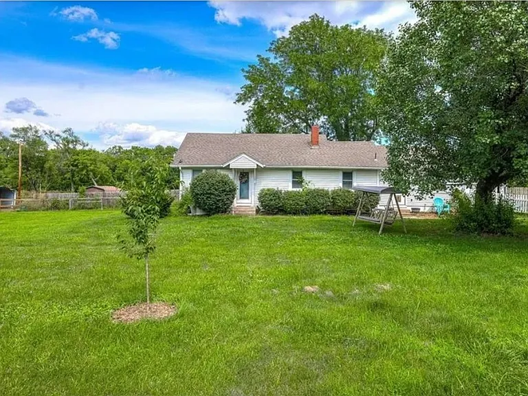 929 E Blue Ridge Blvd — Photo 12