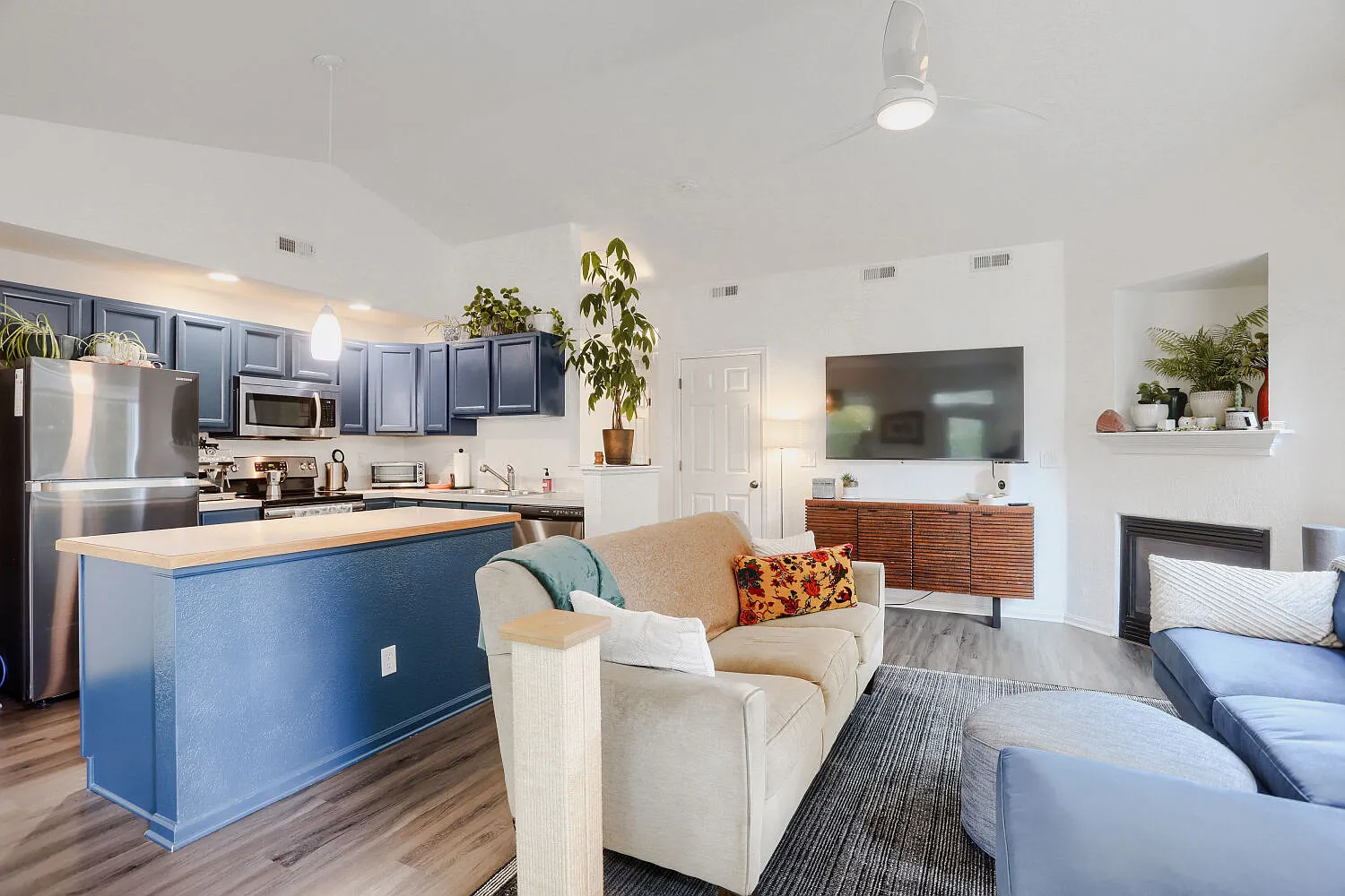 2 bed, 1290 sqft, $2,300 — Photo 4