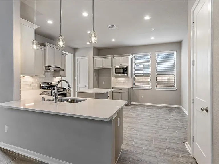 4207 Maple Glen Dr — Photo 10