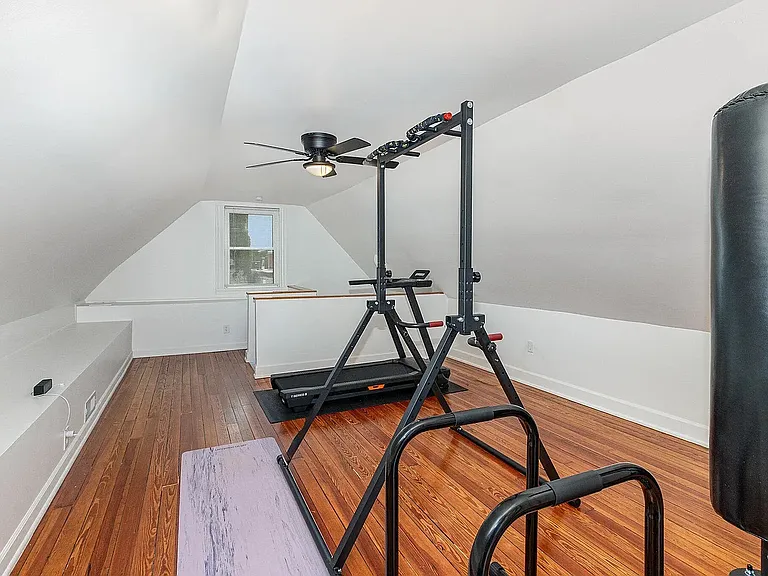 251 W 8th St #2 — Photo 17