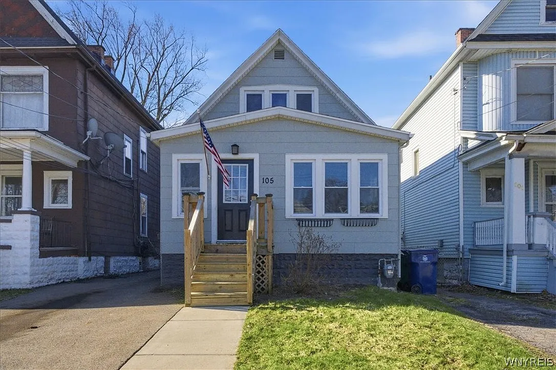 105 Sheffield Ave photo 1