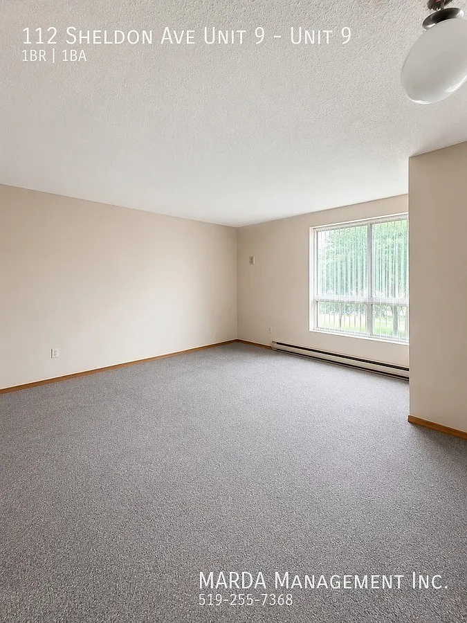 Cozy 1 Bed/ 1 Bath Unit In Chatham + Hydro — Photo 2