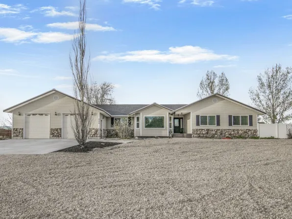 466 Lawndale Dr, Spring Creek, NV 89815