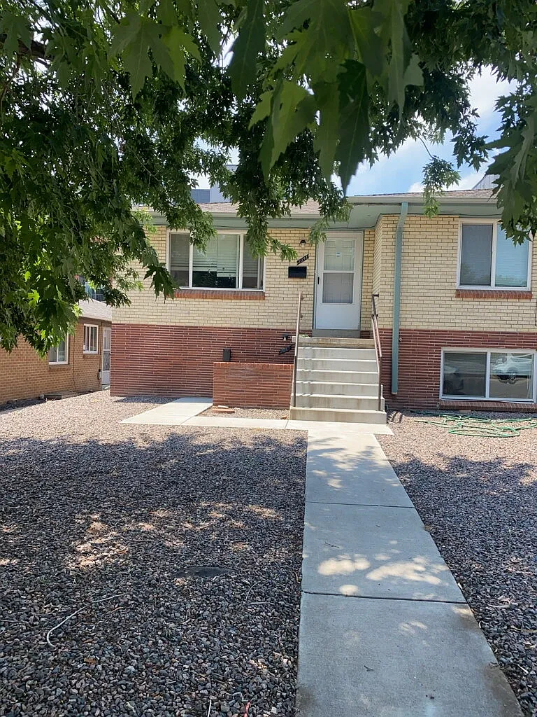 2 bed, 1.0 bath, 837 sqft, $1,595 — Photo 1