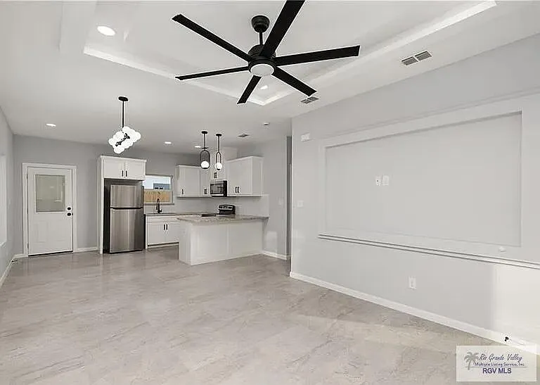 2 bed, 2.0 bath, 1063 sqft, $1,300 — Photo 2