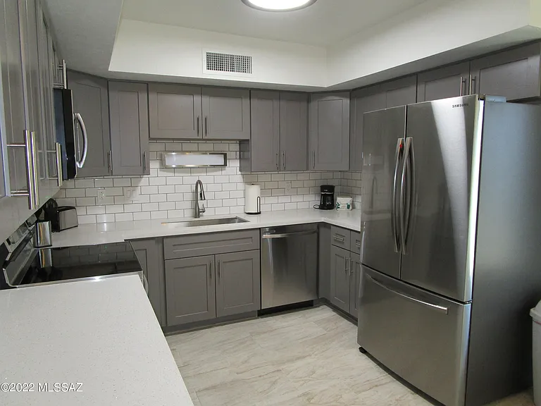 1627 E 13th St #1 — Photo 8