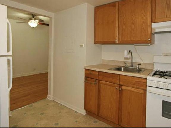3rd image of 4445 Joliet Ave APT 2