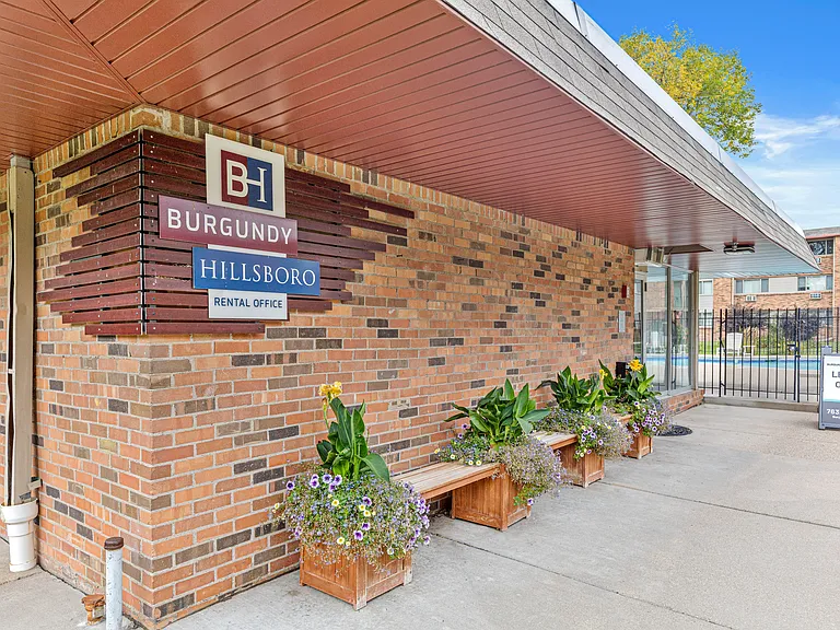 Burgundy And Hillsboro — Photo 14