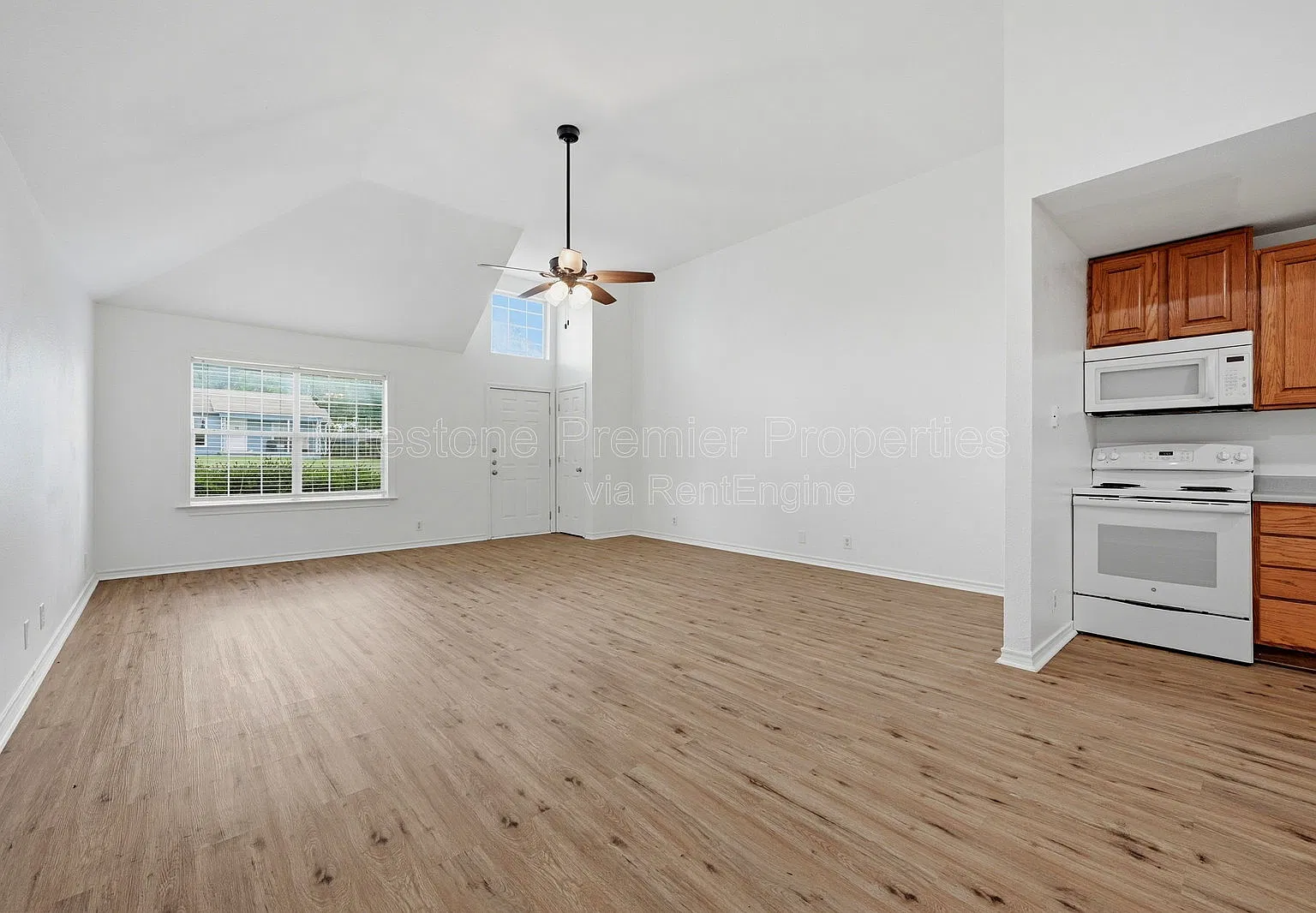 3 bed, 2.0 bath, 1216 sqft, $1,200 — Photo 1