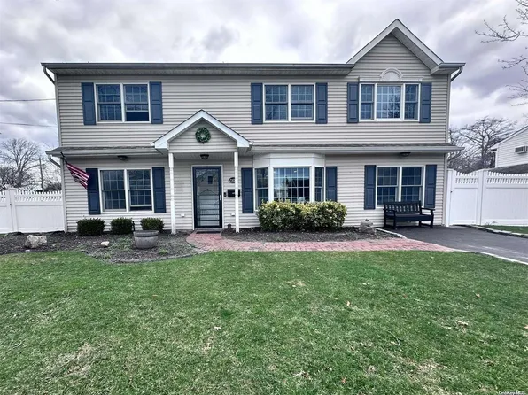 2103 Parkside Drive, Seaford, NY 11783