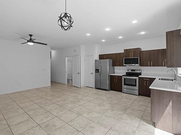 3rd image of 1102 NW 40th Way