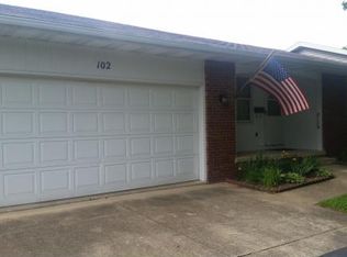 102 Southeastern Ave, Effingham, IL 62401