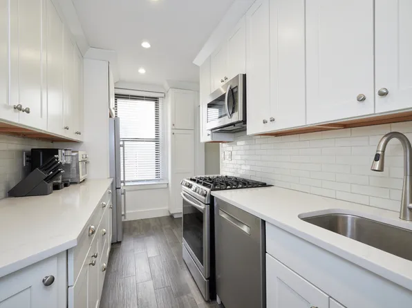 135 East 74th Street 10C image 3 of 5