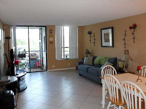 5th image of 6451 N University Dr APT 221