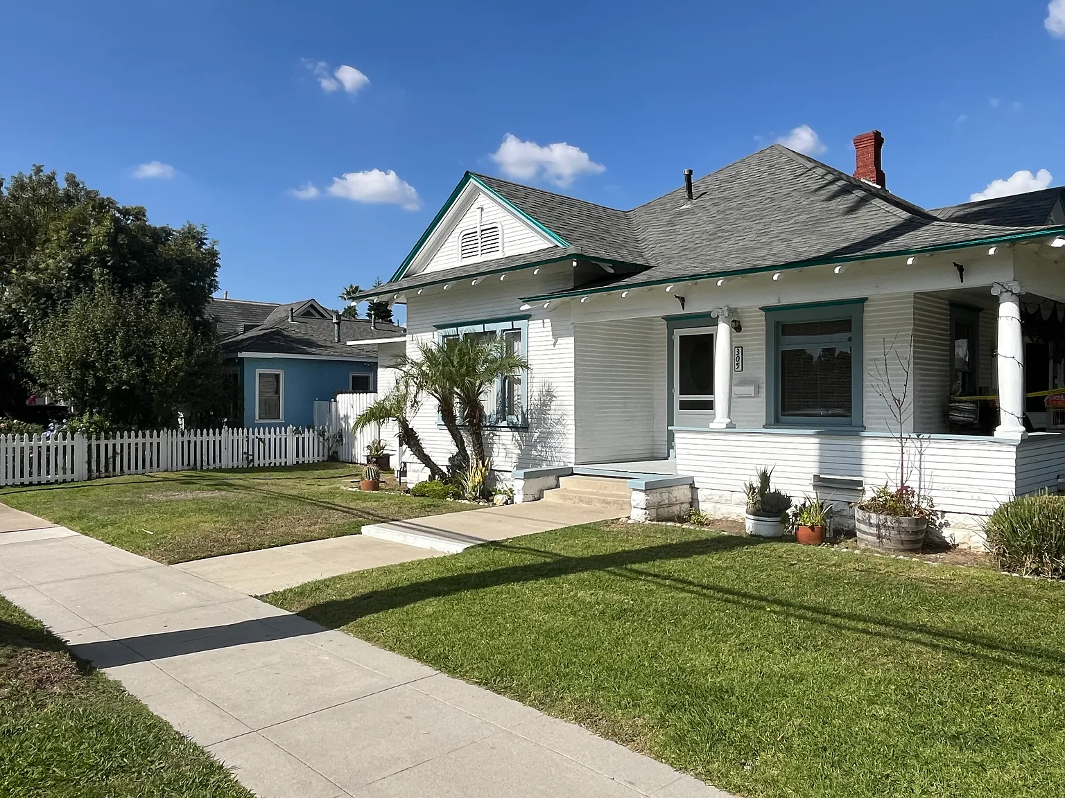 305 W Palmyra Ave — Photo 2