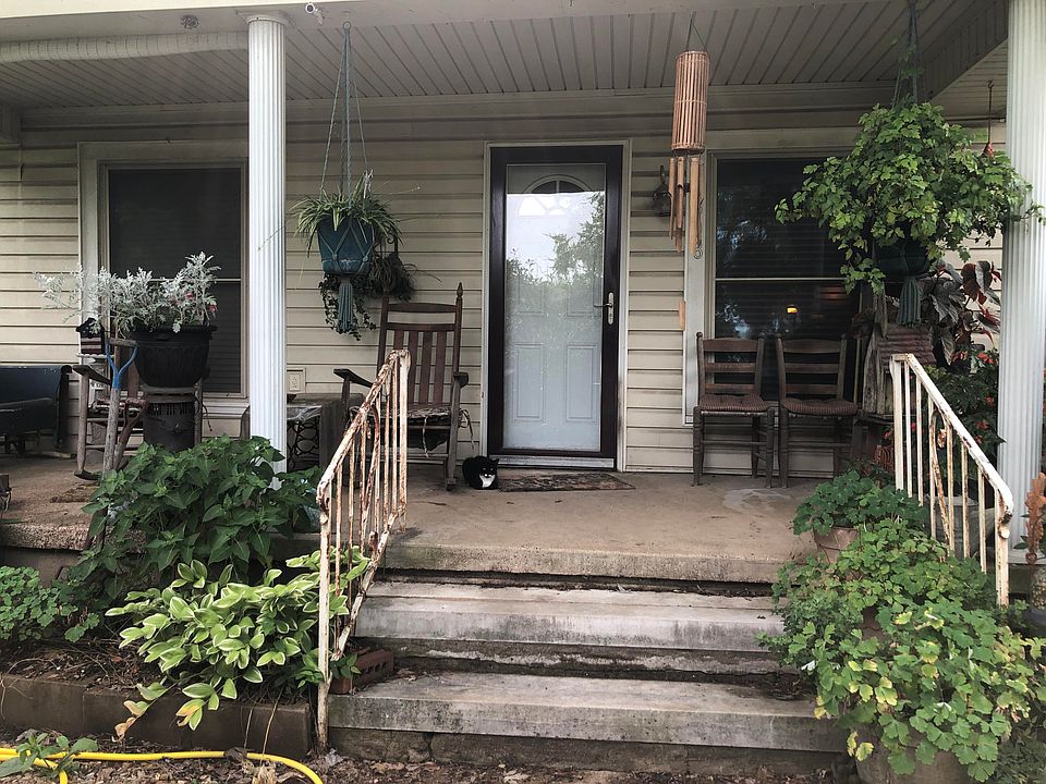 1st image of 808 Sidney St