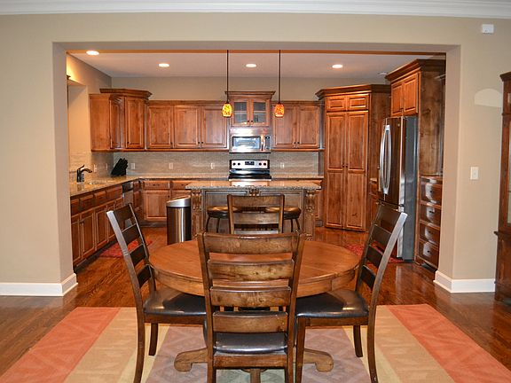 kitchen/dining combo