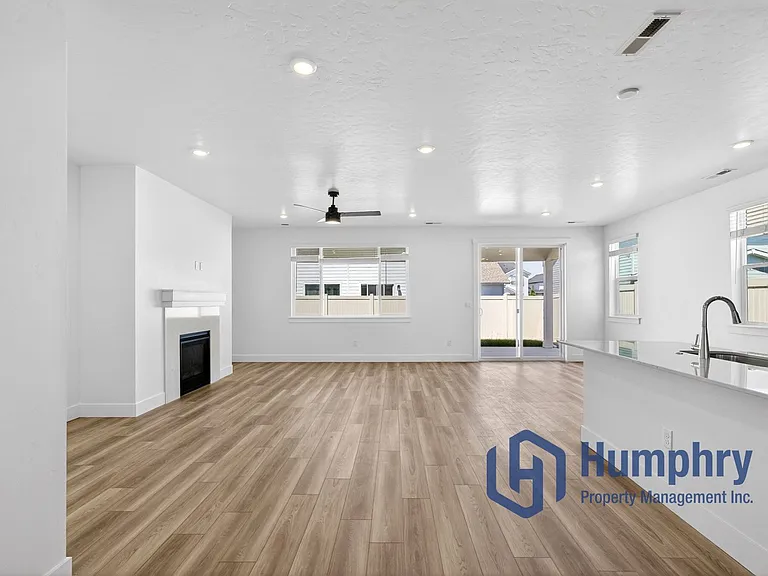 4612 W Wapoot St — Photo 6