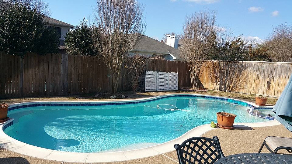 1st image of 2205 Spruce Cir