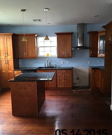 4th image of 2502 Jasmine St