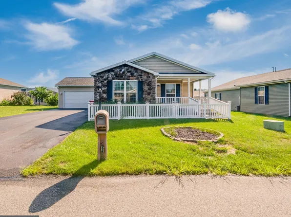 33 Cormorant Dr, Bechtelsville, PA 19505