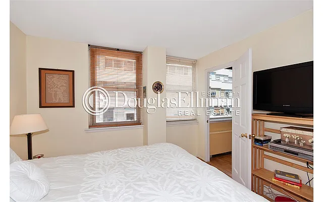 Sold by Douglas Elliman | media 19