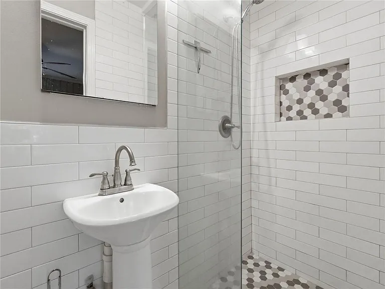 1111 N Valley Dr — Photo 26
