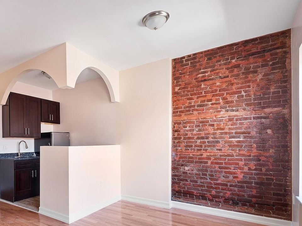 1st image of 220 Cumberland St APT 1F