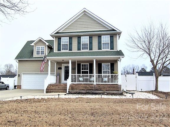 2nd image of 150 Autumn Woods Dr