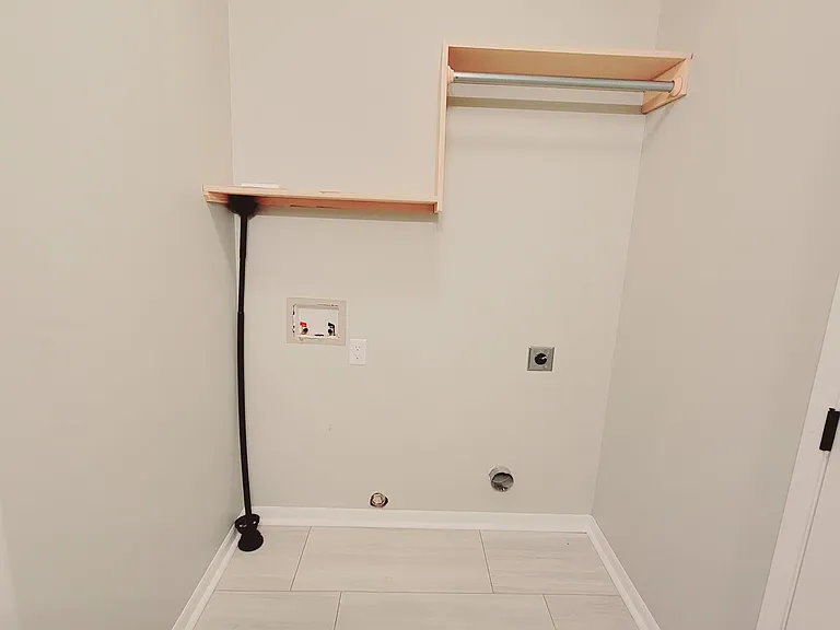 1318 N Curtis Ct — Photo 10