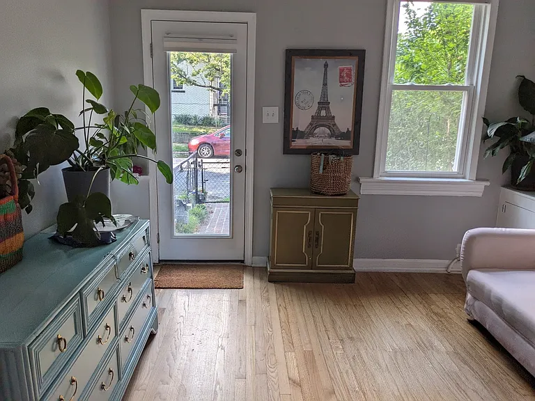 329 L St NE — Photo 1