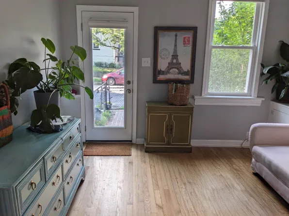 329 L St NE, Washington, DC 20002