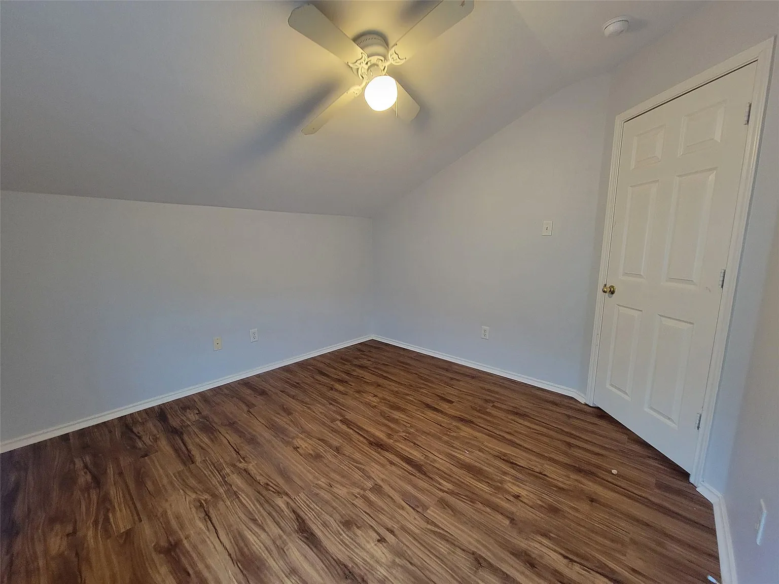 3 bed, 2.5 bath, 1858 sqft, $1,925 — Photo 3