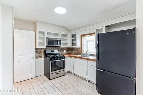 793 Bay Ave — Photo 7