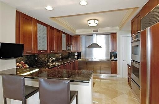 5th image of 20201 E Country Club Dr APT 1408