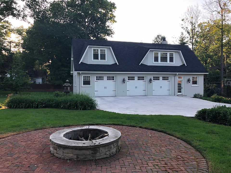 Coach House 