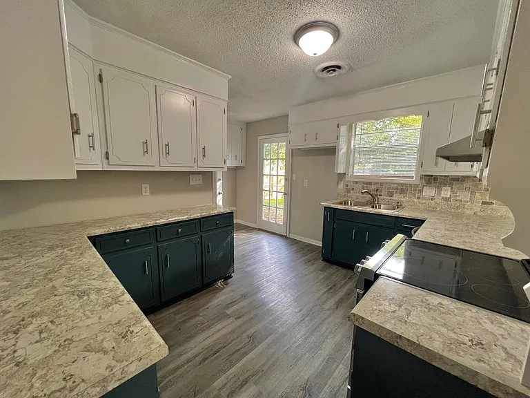 4120 Englewood Dr — Photo 7