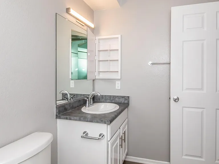 Palm Court Apartment Homes — Photo 41