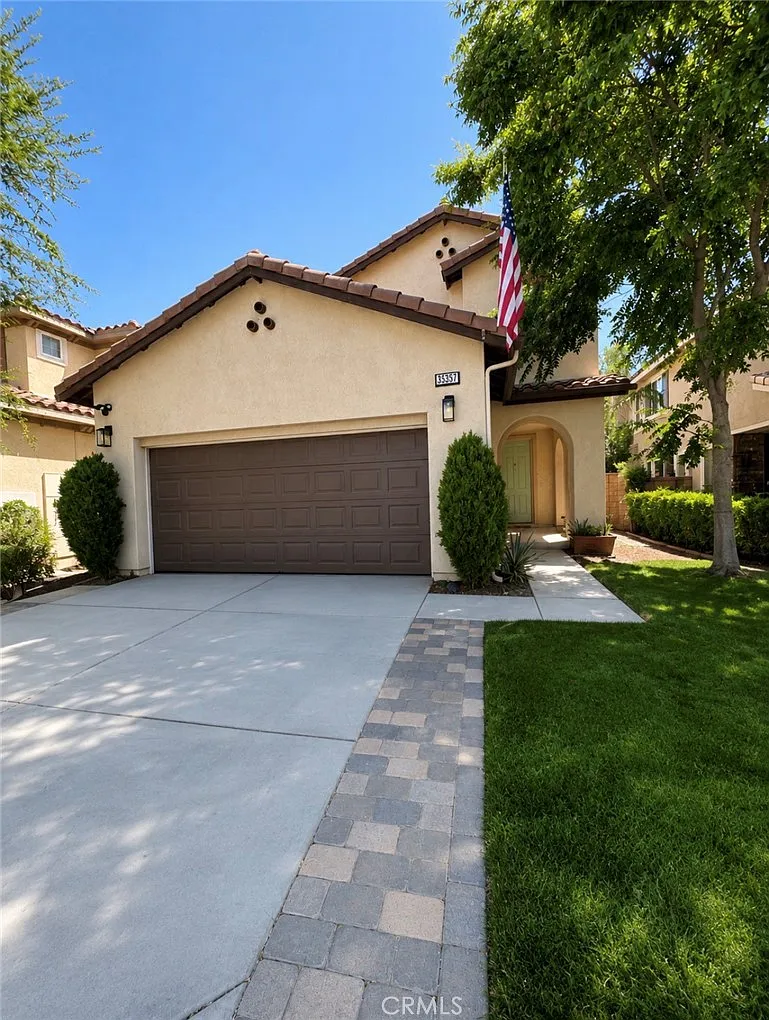 3 bed, 2.5 bath, 1712 sqft, $3,000 — Photo 1