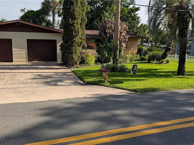 812 NW 6th St — Photo 1